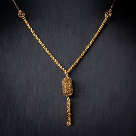 عقد ذهب عيار 21