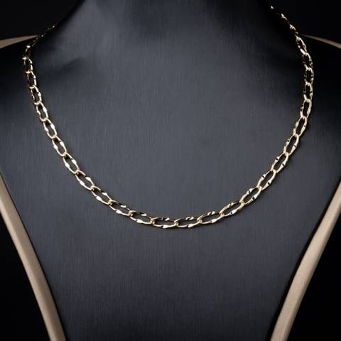 عقد ذهب عيار 18
