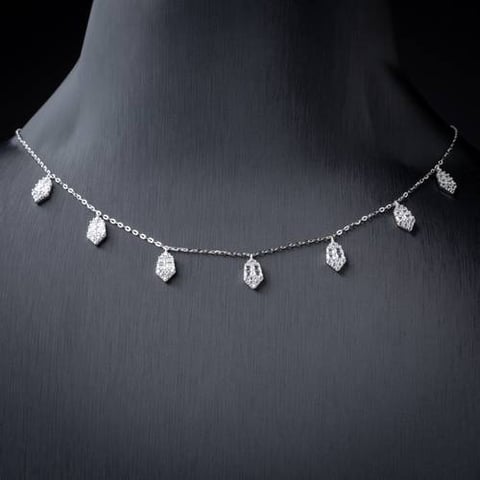 عقد ذهب عيار 18