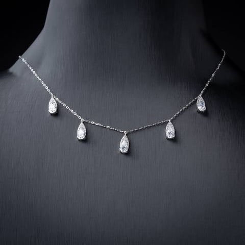 عقد ذهب عيار 18