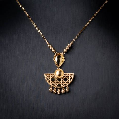 عقد ذهب عيار 21