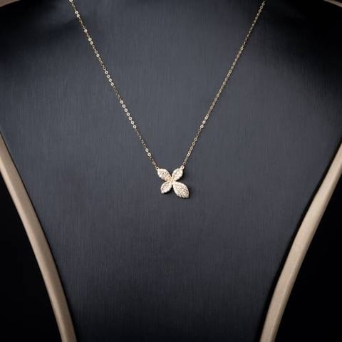 عقد ذهب عيار 18