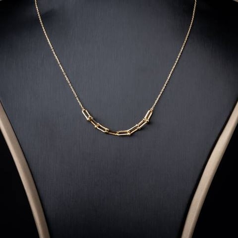 عقد ذهب عيار 18