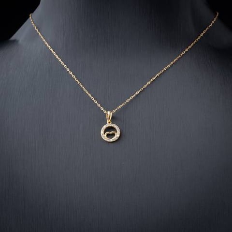 عقد ذهب عيار 18