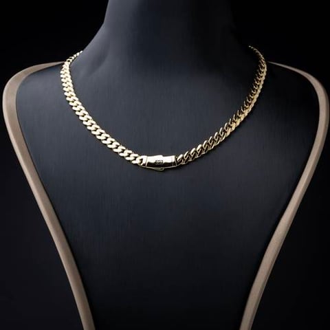 عقد ذهب عيار 18