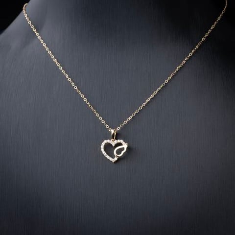 عقد ذهب عيار 18