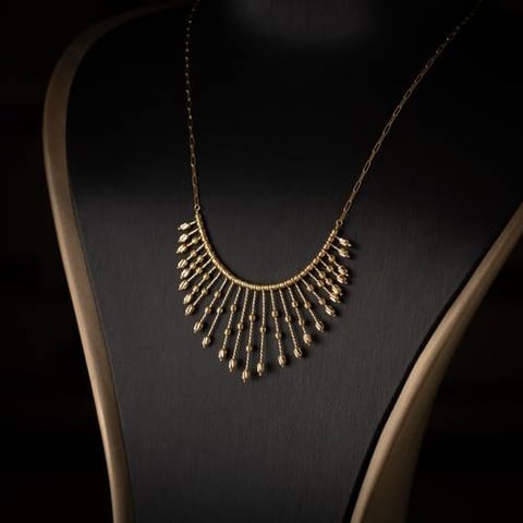 عقد ذهب عيار 18