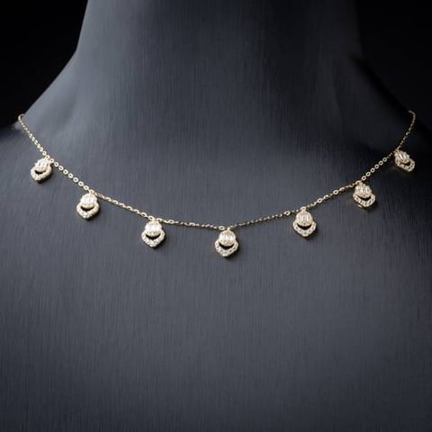 عقد ذهب عيار 18