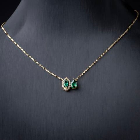 عقد ذهب عيار 18