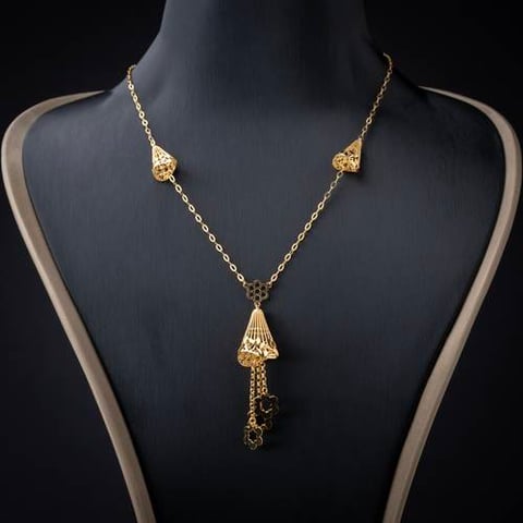 عقد ذهب عيار 21