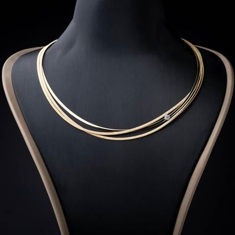 عقد ذهب عيار 18