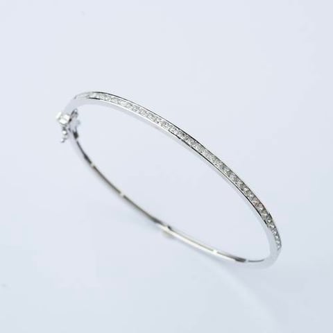 18K Gold Bangle