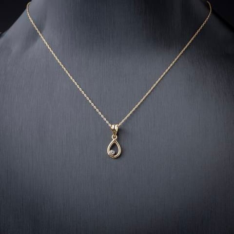 عقد ذهب عيار 18