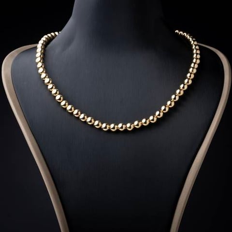 عقد ذهب عيار 18