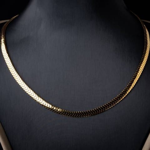 عقد ذهب عيار 21