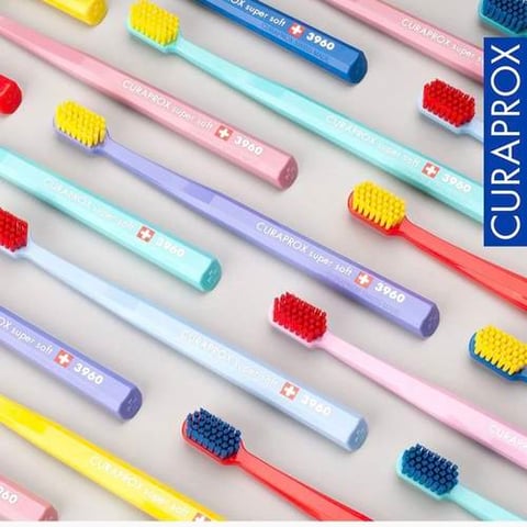 كيورابروكس فرشاة اسنان ناعمة جدا -الابتكار السويسري لنظافة الفم المثالية! شعيرات Curen® من Curaprox سويسرا