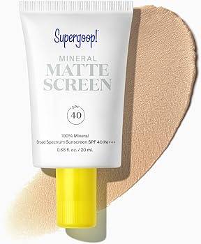 Supergoop! Mineral Mattescreen SPF 40 واقي شمس معدني 100% واسع الطيف، يجمع بين الحماية اليومية والبرايمر في منتج واحد، بتركيبة خالية من الزيوت تمنح البشرة لمسة مطفية، وتقلل مظهر المسام واللمعان، مع مقاومة للماء والتعرق
