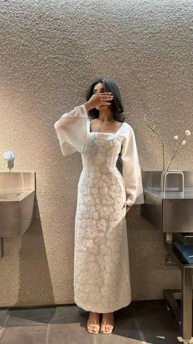 فستان سهره مزين بأزهار فخمه
