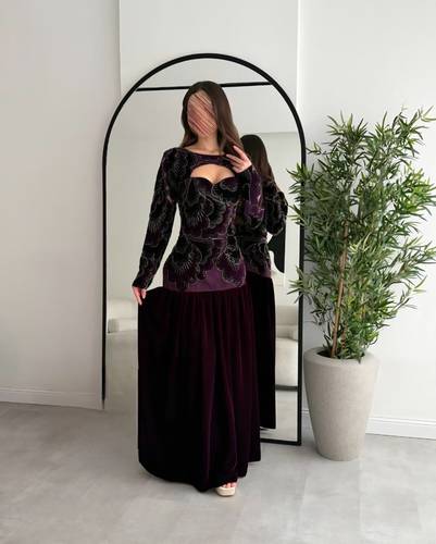 فستان سهرة مخملي عنابي بتطريز خرز ولؤلؤ - ROSE FASHION