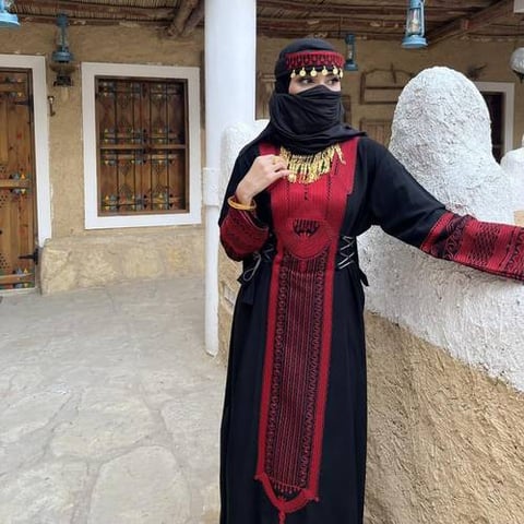 جلابيه يوم التأسيس بتطريز احمر ملكي
