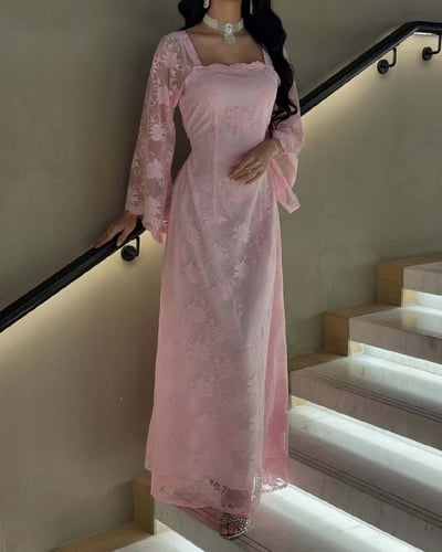فستان ناعم بنكي دانتيل بأكمام واسعه