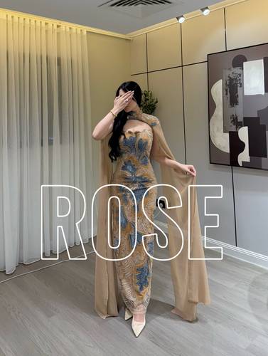 فستان سهرة ملكي مع كاب طويل من ROSE FASHION 