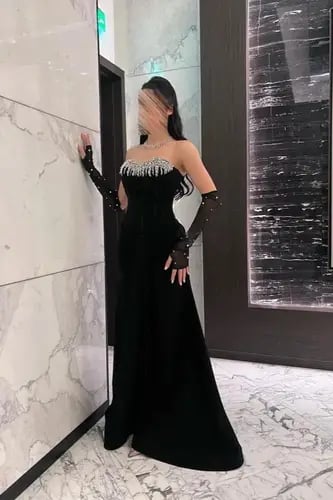 فستان سهرة اسود باربي بتطريز على الصدر