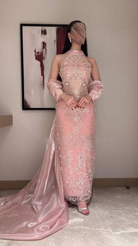فستان سهرة وردي بتطريز ملكي ووشاح شيفون - ROSE FASHION