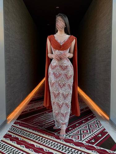 فستان سهرة سواريه مرصع بلكرستال بتطريز فاخر