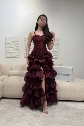 فستان سهرة عنابي بكورسيه مطرز وكشكش ثلاثي الأبعاد - ROSE FASHION