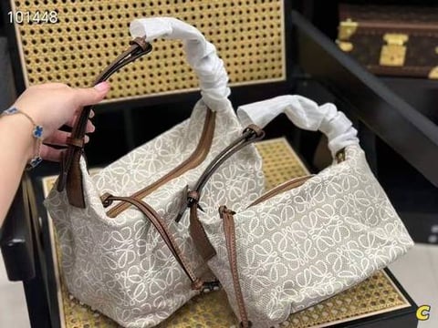 شنطة نسائية ماركة لويفي 