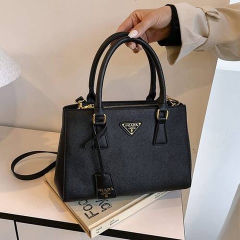 شنطة نسائية ماركة برادا 