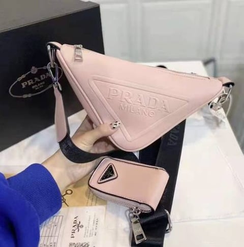 شنطة يد نسائية ماركة برادا