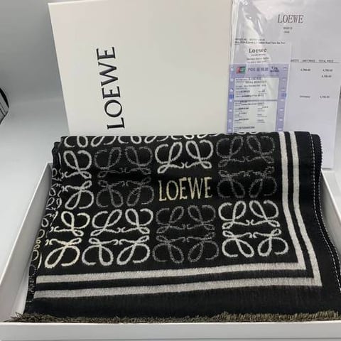 سكارف نسائي ماركة لووي