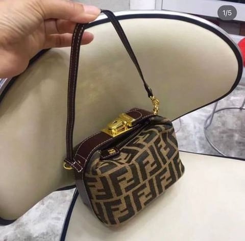 شنطة نسائية ماركة فندي