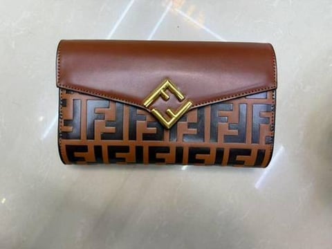 شنطة نسائية ماركة فيندي 
