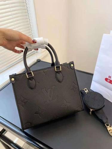 شنطة نسائية ماركة لويس فيتون
