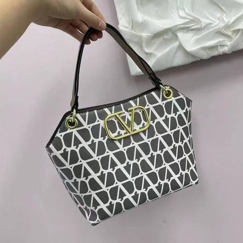 شنطة نسائية ماركة فلنتينو