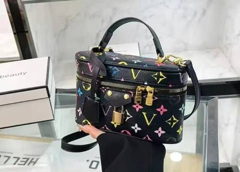 شنطة نسائية ماركة لويس فيتون 
