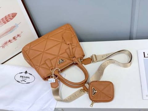 شنطة يد نسائية ماركة برادا
