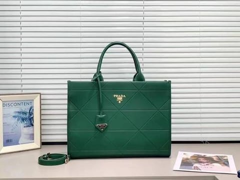 شنطة نسائية ماركة برادا