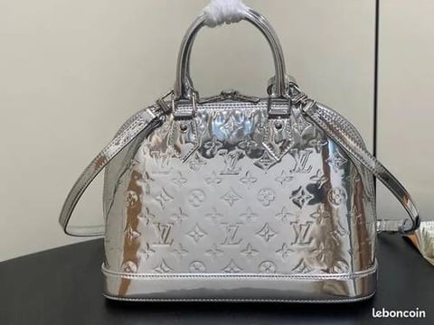 شنطة نسائية ماركة لويس فيتون 