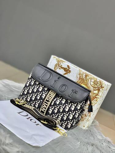 شنطة نسائية ماركة ديور