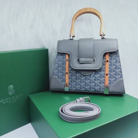 شنطة نسائية ماركة جيورد