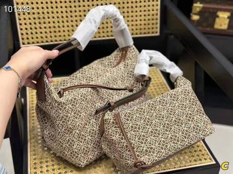 شنطة نسائية ماركة لويفي 