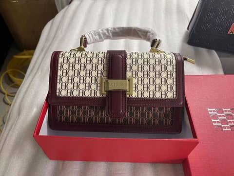 شنطة نسائية ماركة سي اتش