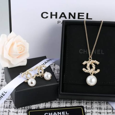  مجموعة اكسسوارات من شانيل 