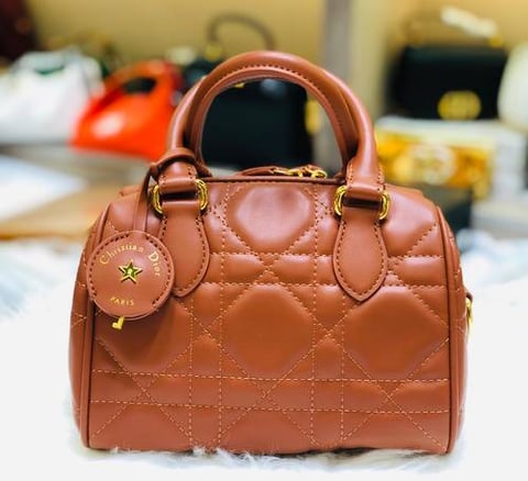 شنطة نسائية ماركة ديور 