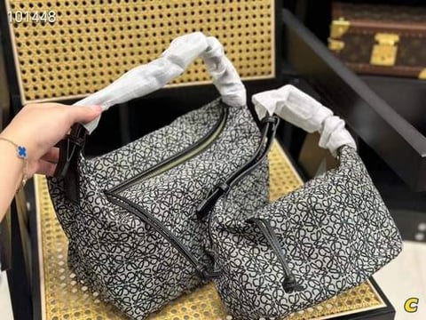شنطة نسائية ماركة لويفي 