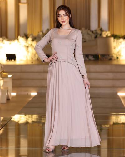 فستان سهرة أنيق بتصميم راقٍ
